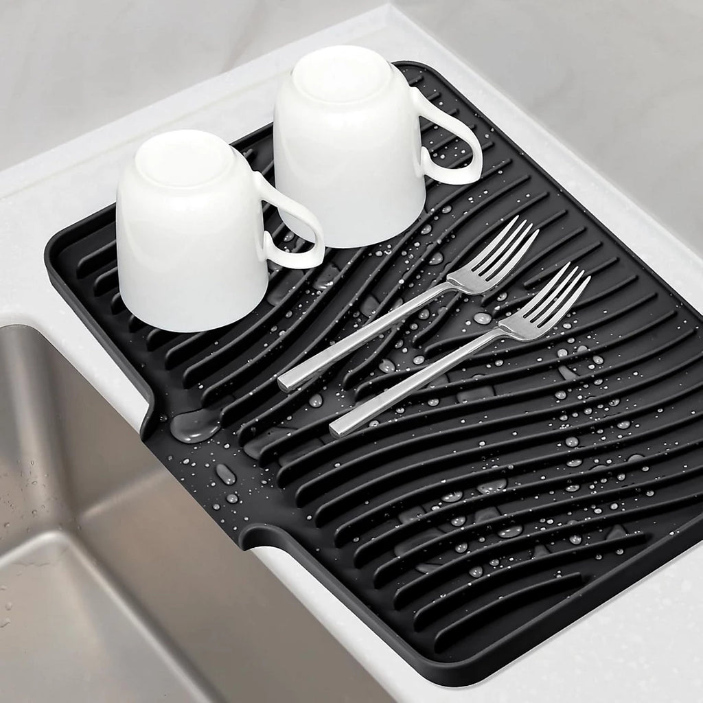 Waterproof silicone sink mat with raised ridges drying cups and forks